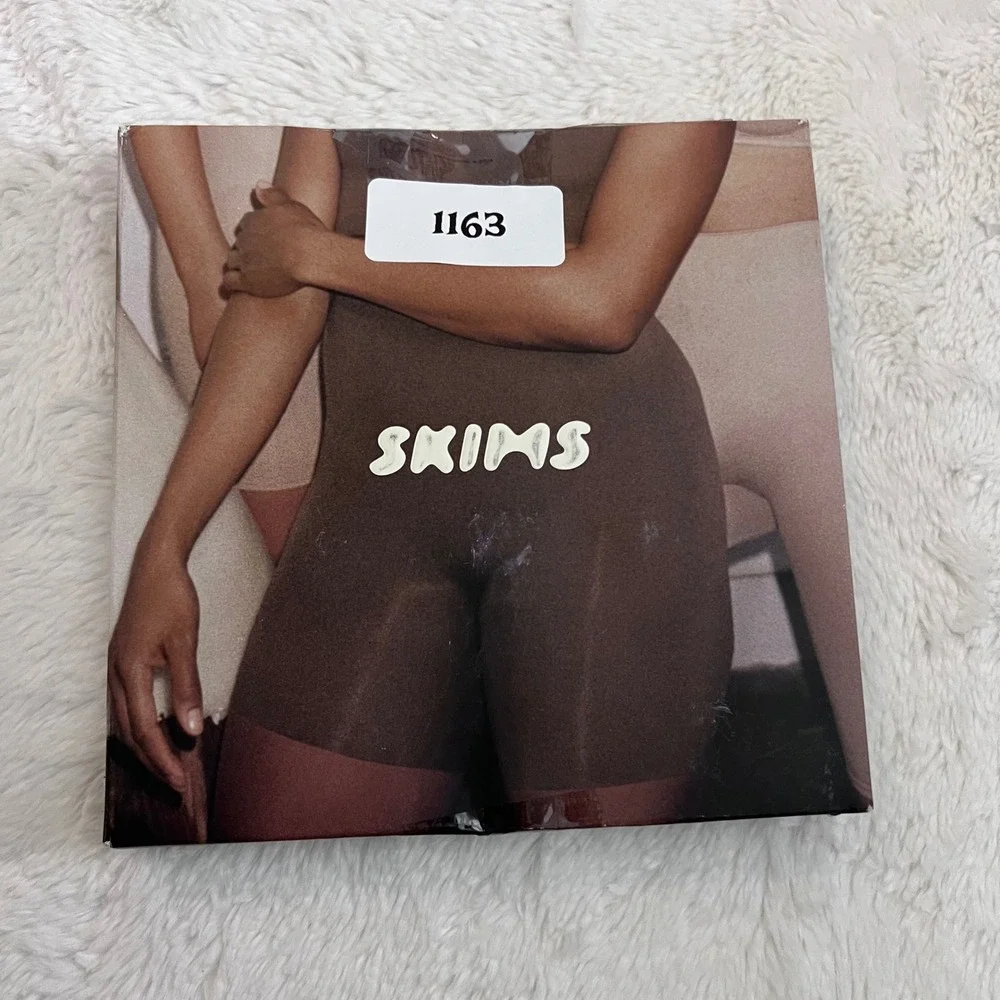 SKIMS Women's Sculpt Short Mid Thigh Open Gusset Onyx Black SH-MTS-0602 Size S/M